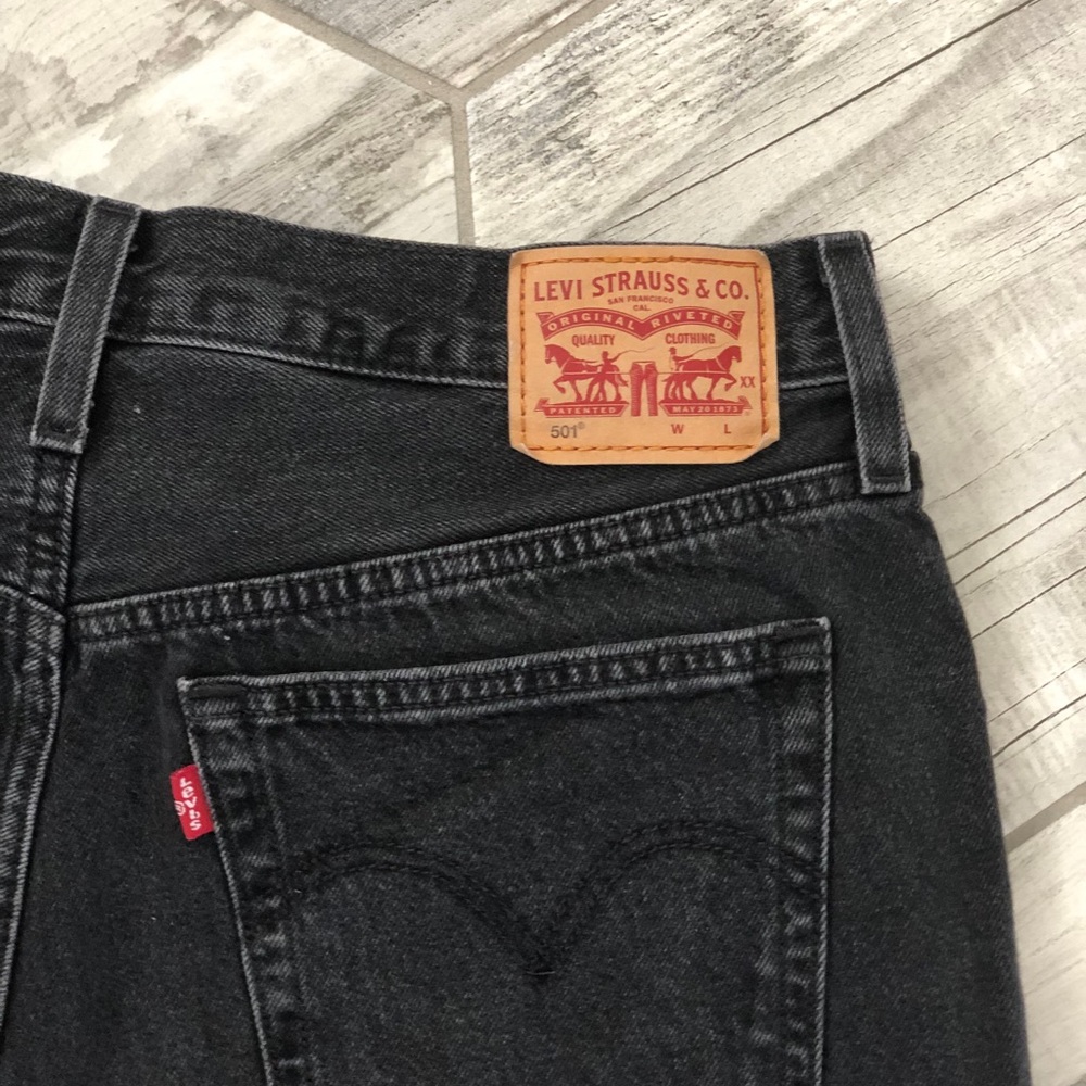 LEVI’S Black 501 Jean Shorts - Picture 5 of 7
